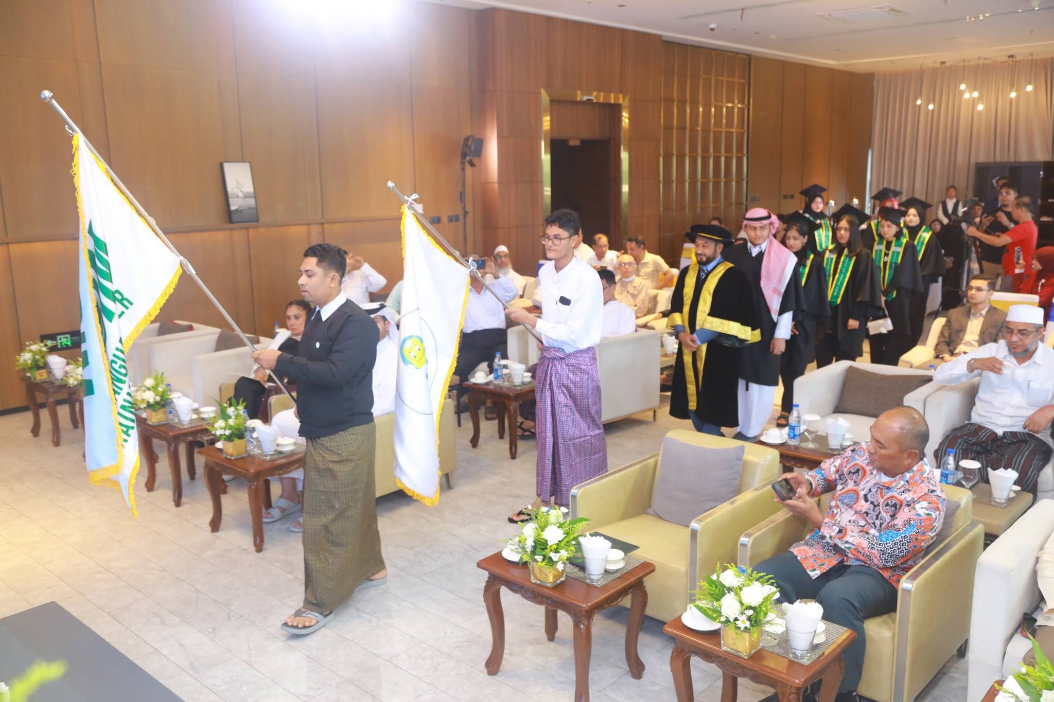 𝐁𝐈𝐌 ၏ သင်တန်းဆင်း ကျောင်းသား/သူများမှ အောင်လံဖြင့် ကြွမြန်းလာစဉ်